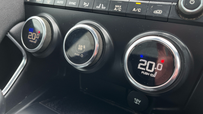 Jaguar E-Pace 2.0d Chequered Flag Edition 5dr Auto Diesel Estate